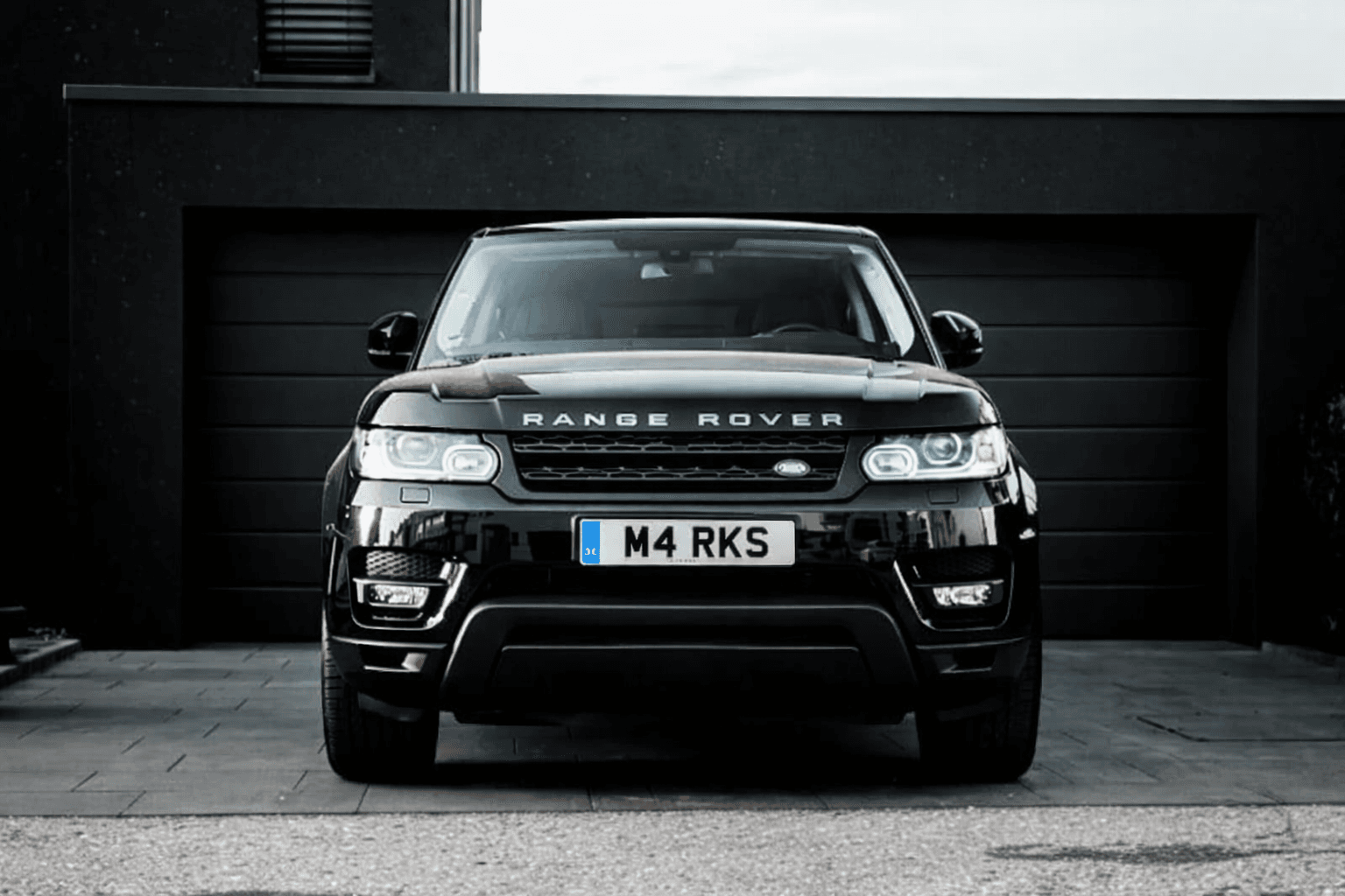 Range Rover with M4 RKS personalised number plate